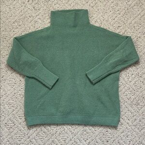 Chelsea & Theodore Green Thick Turtleneck Pullover Sweater with Ribbed Hem